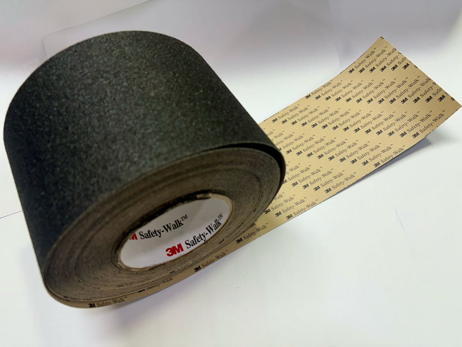 Cinta 610 3M Antideslizante 101 mm x 18 mts. Negra